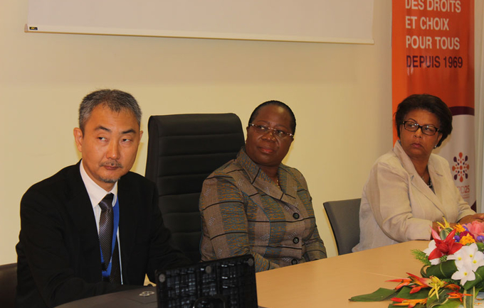 De gauche à droite, M. Keita OHASHI RR UNFPA, Mme Denise MEKAM’NE Ministre de la Santé, Dr. Marie-Therese VANE DG CHUL - ©